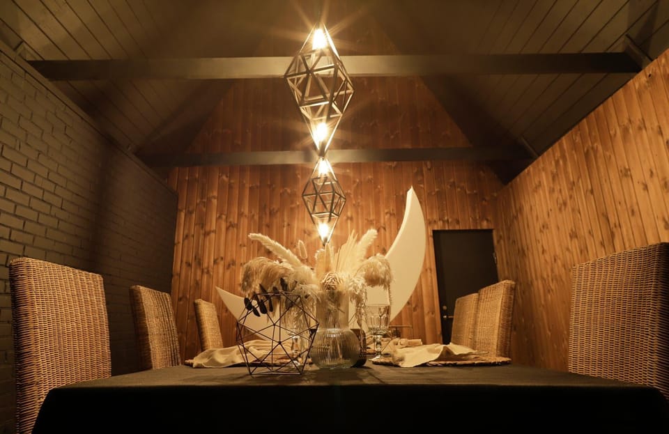 Property building, Restaurant/places to eat, Breakfast