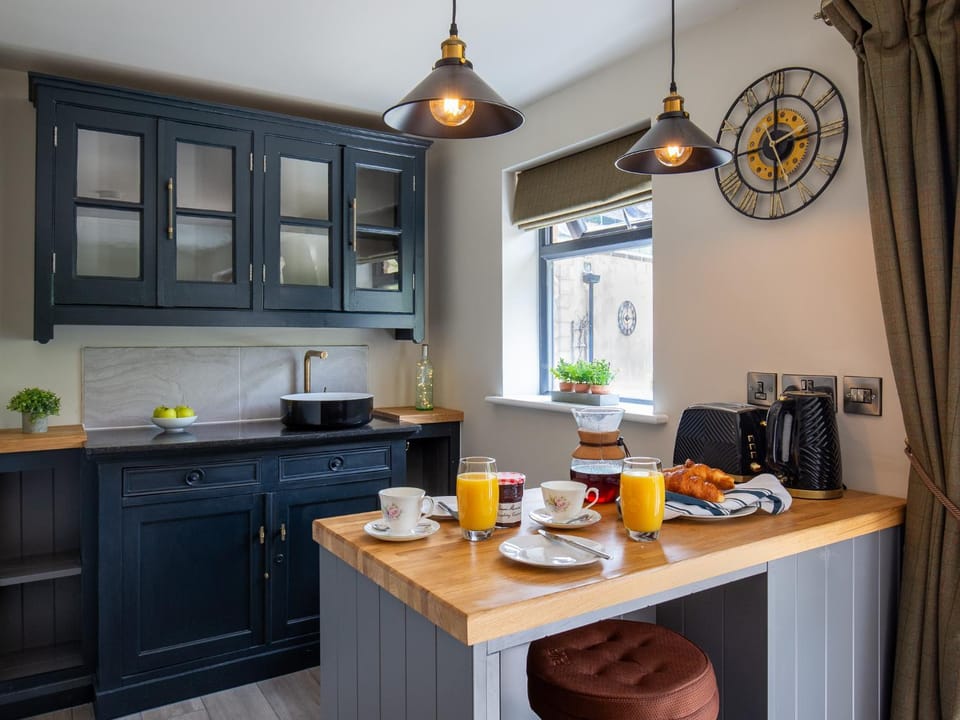 Coffee/tea facilities, Kitchen or kitchenette, Dining area