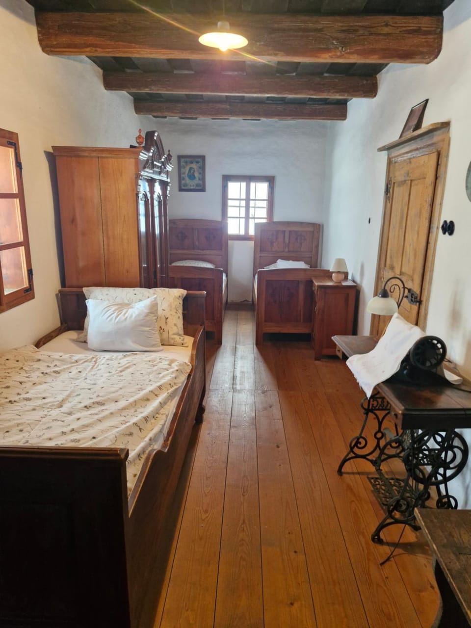 Bed, Photo of the whole room