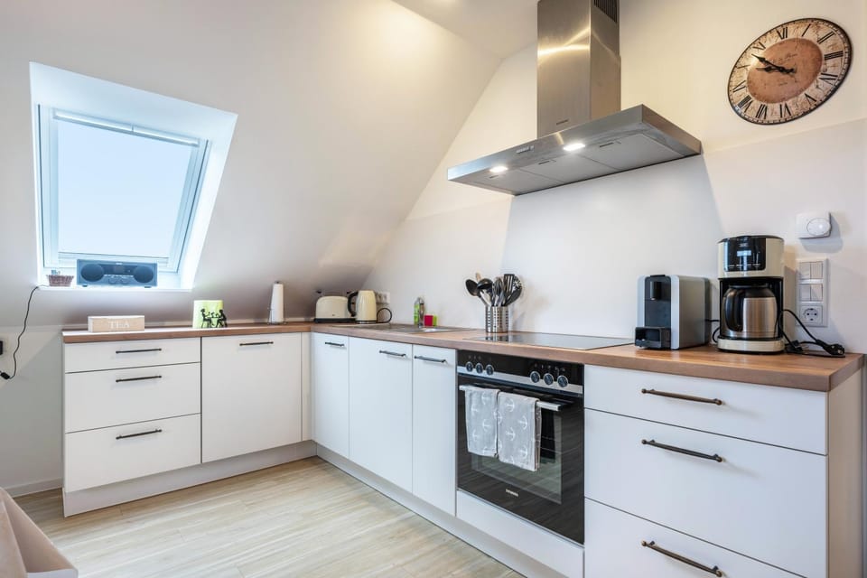 Property building, Kitchen or kitchenette, Living room