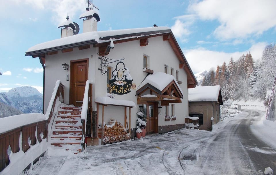 Facade/entrance, Winter