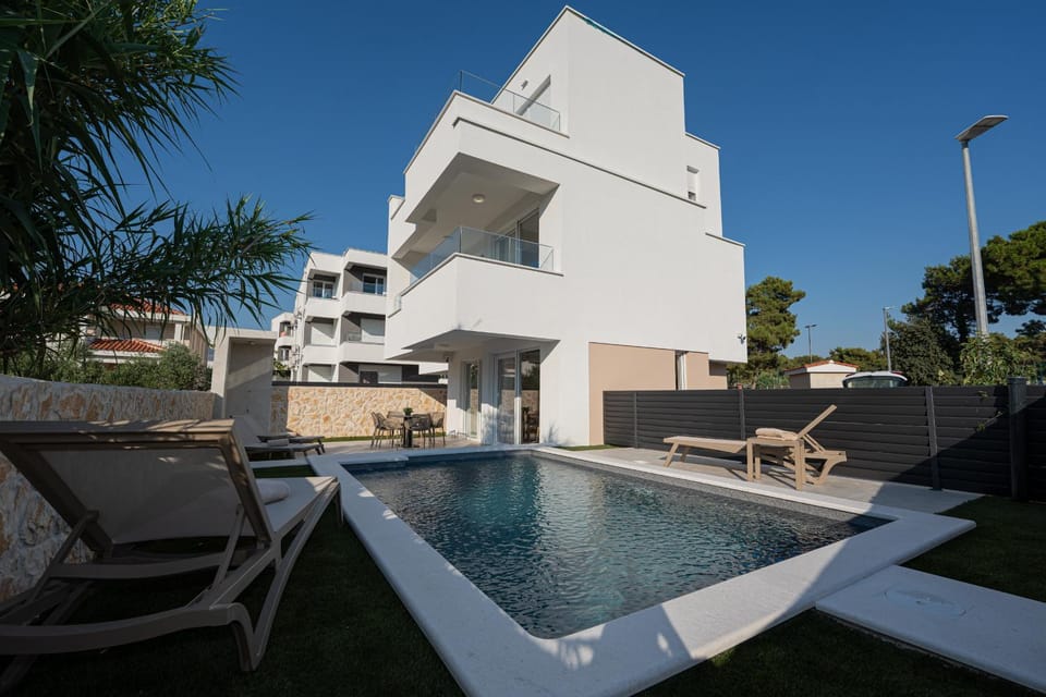 Smash A - Apartments with Private Pool Apartment in Novalja