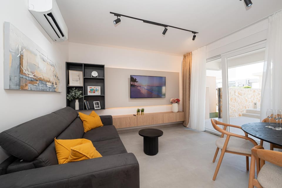 Smash A - Apartments with Private Pool Apartment in Novalja