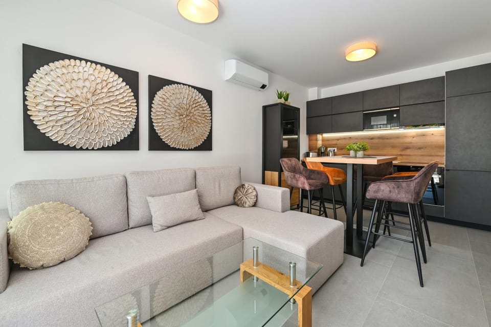Living room, Dining area, kitchen
