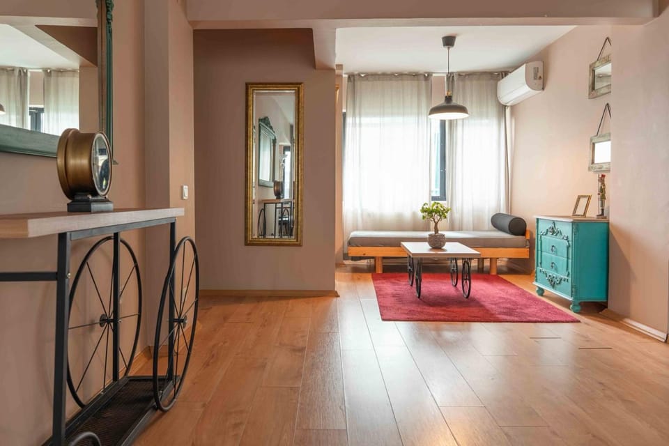 Charming Cozy 2bed1bath Shoreline Bebek! #95 Apartment in Istanbul