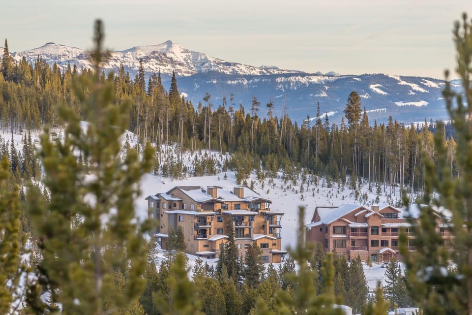 Mountain Lake Condo - Unit 102B House in Big Sky