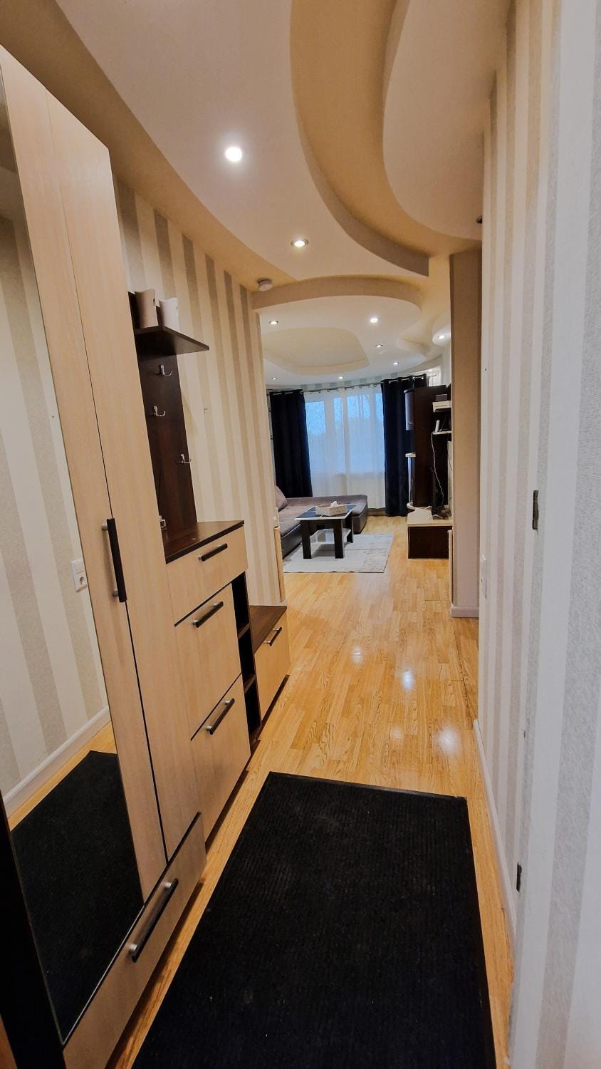 Facade/entrance, wardrobe