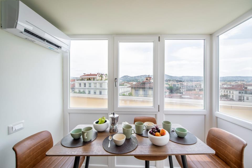 View (from property/room), Seating area, Dining area
