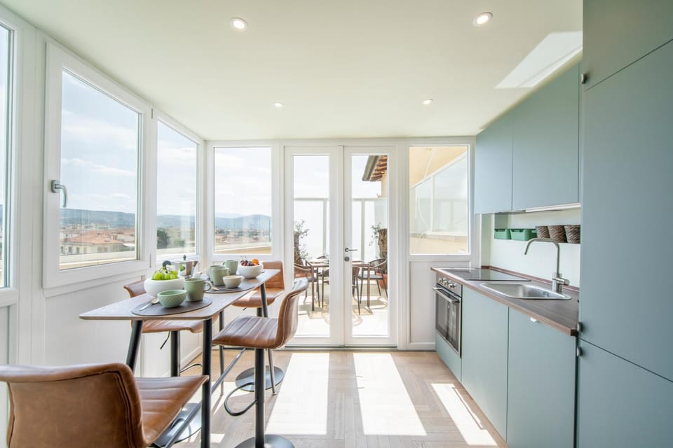 Kitchen or kitchenette, Dining area, dishwasher, oven, stove