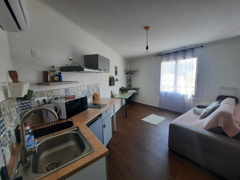 La Chambre 3, Climatisée AC, Cuisine privée, Calme Vacation rental in Nice