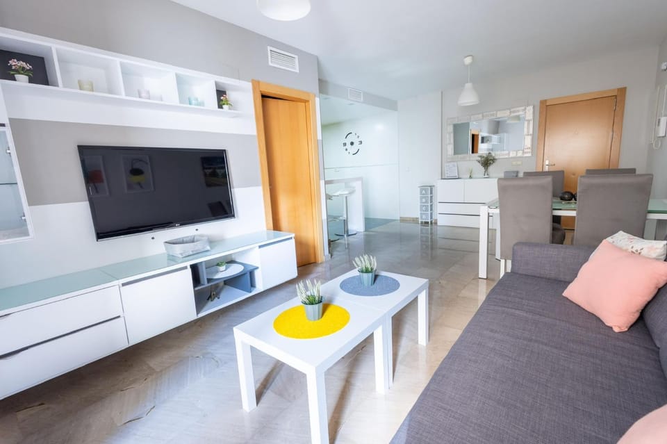 Communal lounge/ TV room, TV and multimedia, Living room, Seating area, Evening entertainment