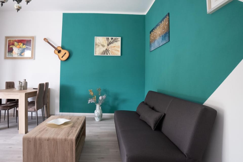 Communal kitchen, Internal: Not applicable to any particular room