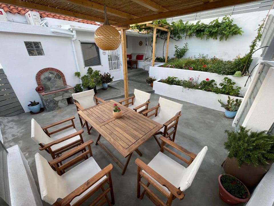 Patio, Day, View (from property/room), Balcony/Terrace, Seating area, Dining area