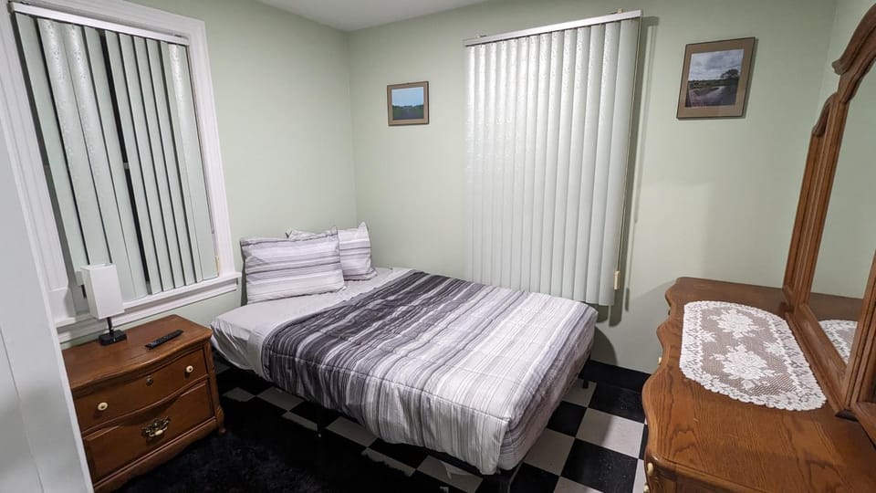 Photo of the whole room, Bedroom