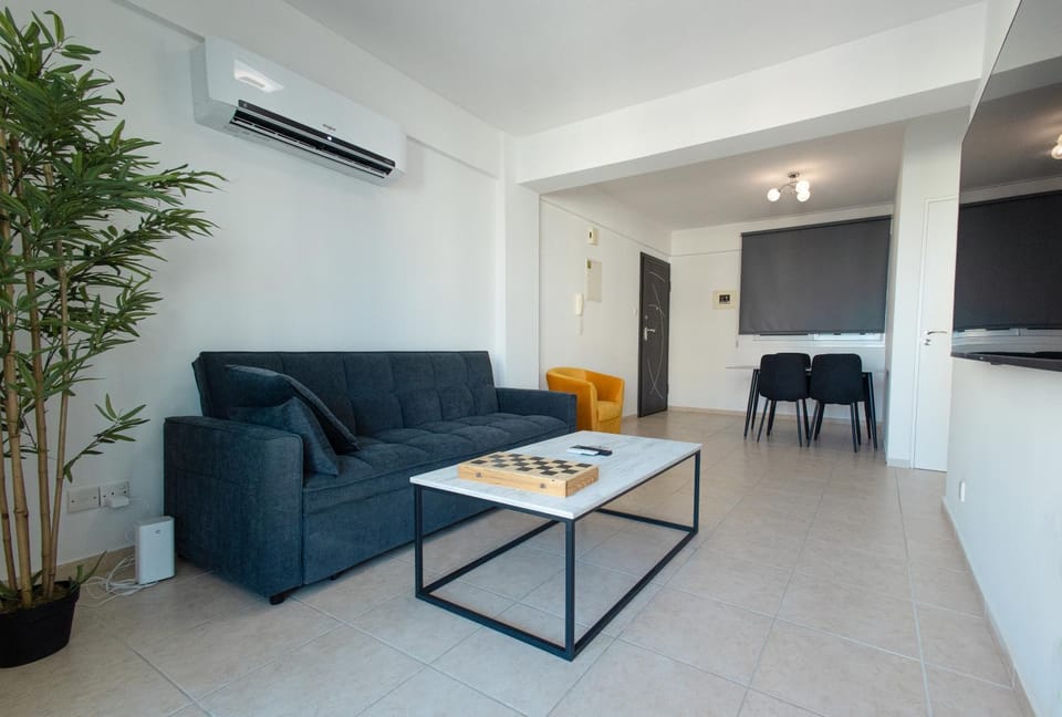 Communal lounge/ TV room, TV and multimedia, Seating area, Evening entertainment, air conditioner