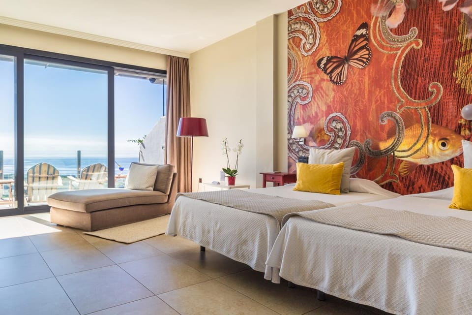 Bed, View (from property/room), Balcony/Terrace, Seating area, Bedroom, Sea view
