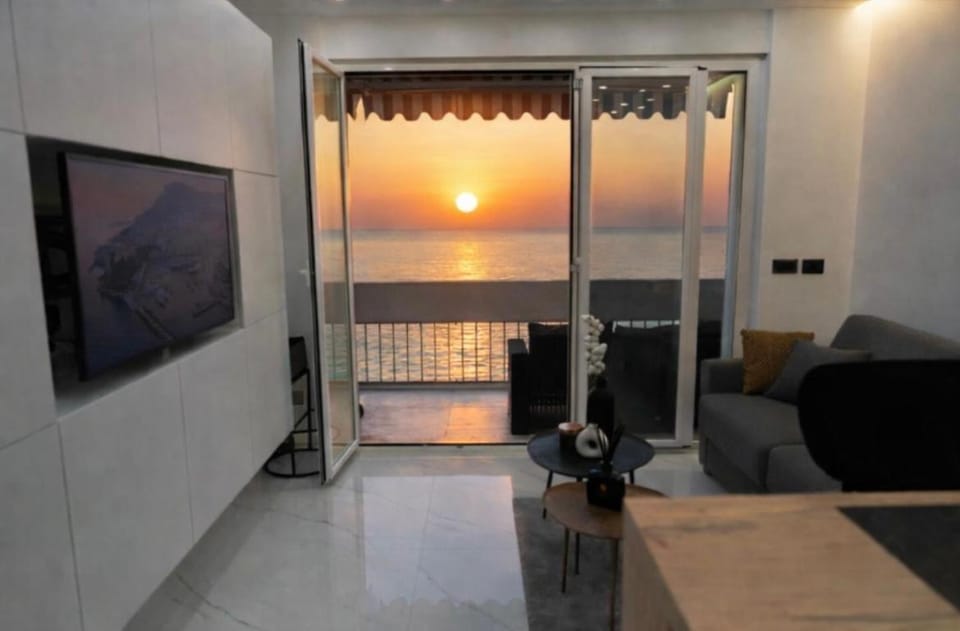 Communal lounge/ TV room, TV and multimedia, Balcony/Terrace, Sea view