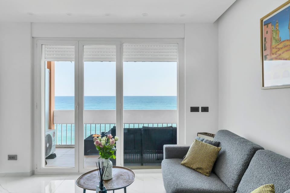 Balcony/Terrace, Living room