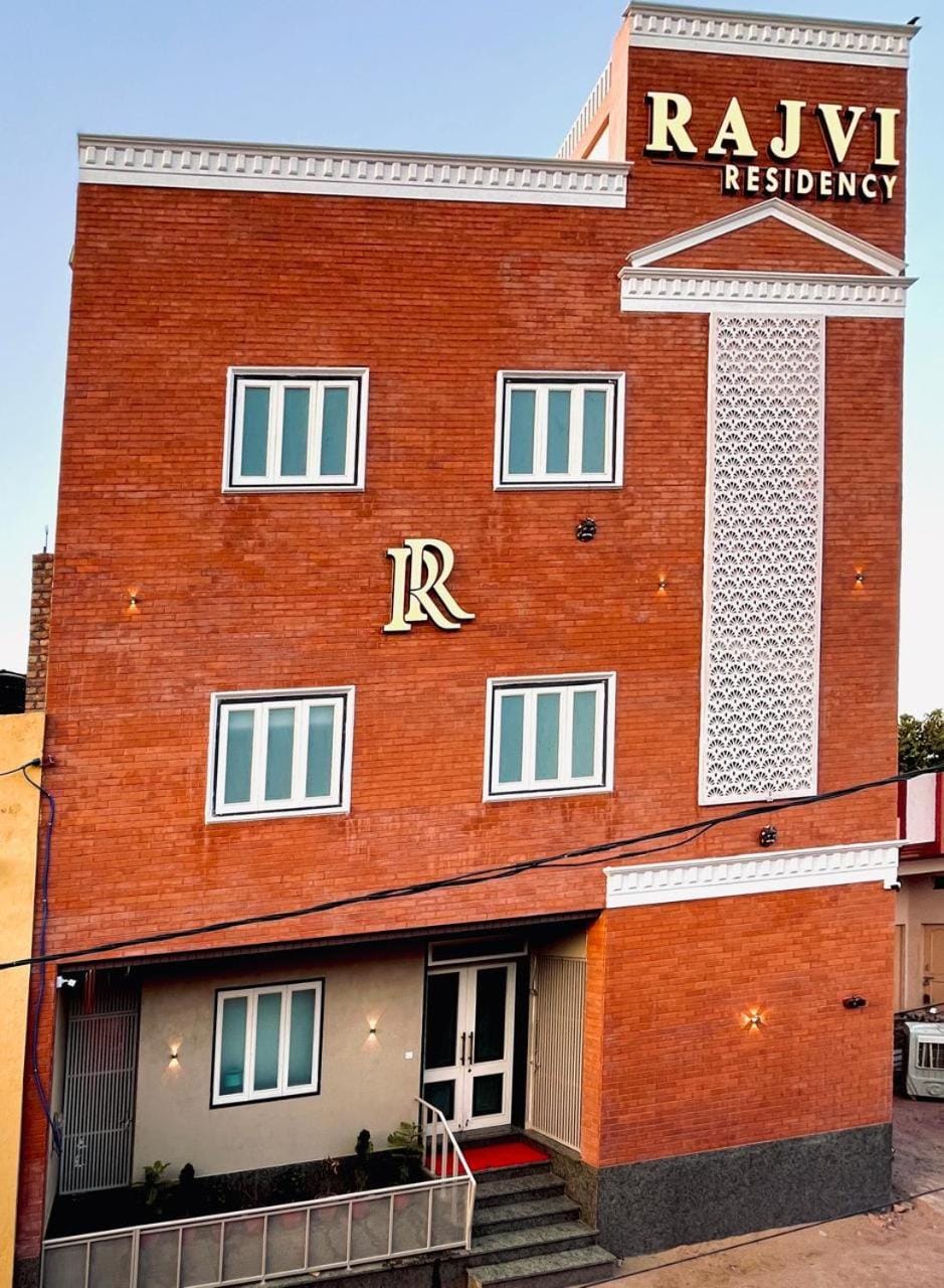 Property building, Day, Street view