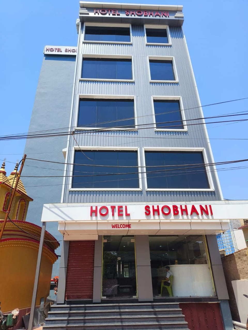 Facade/entrance