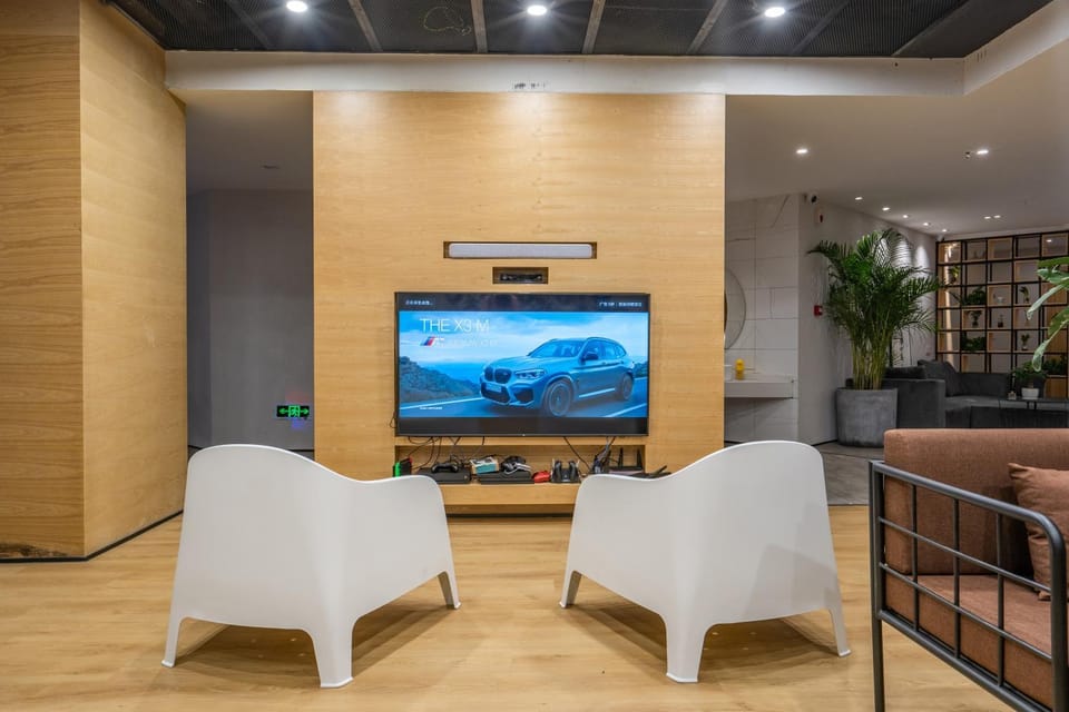 Communal lounge/ TV room, TV and multimedia, Living room, Seating area