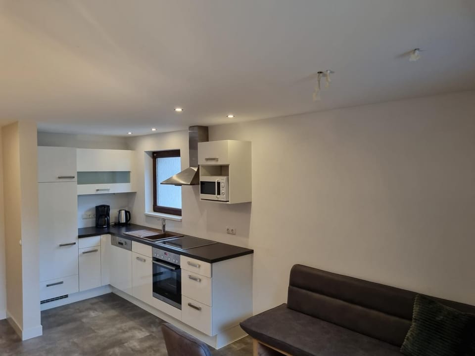Kitchen or kitchenette, Dining area, dishwasher, oven, stove