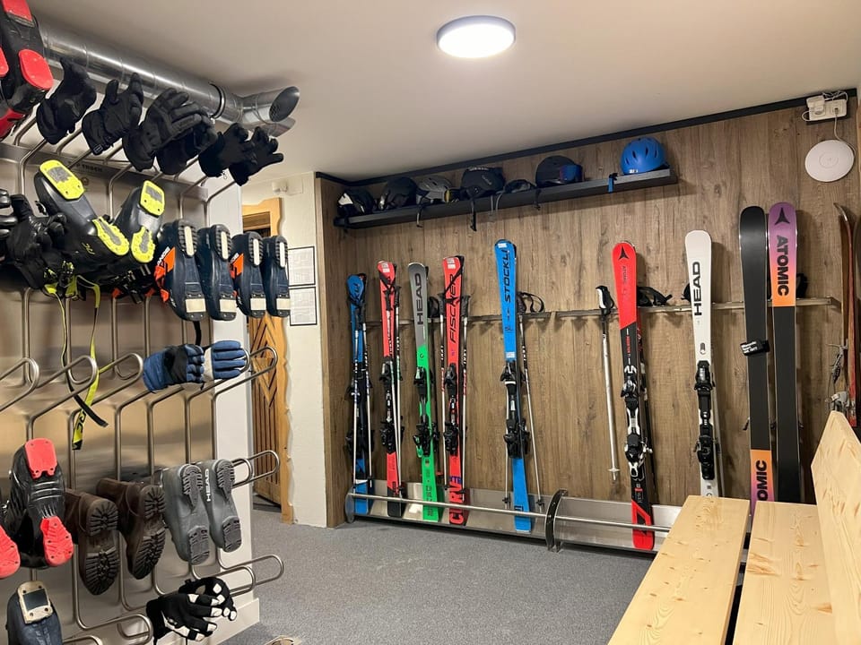 Ski School, Skiing