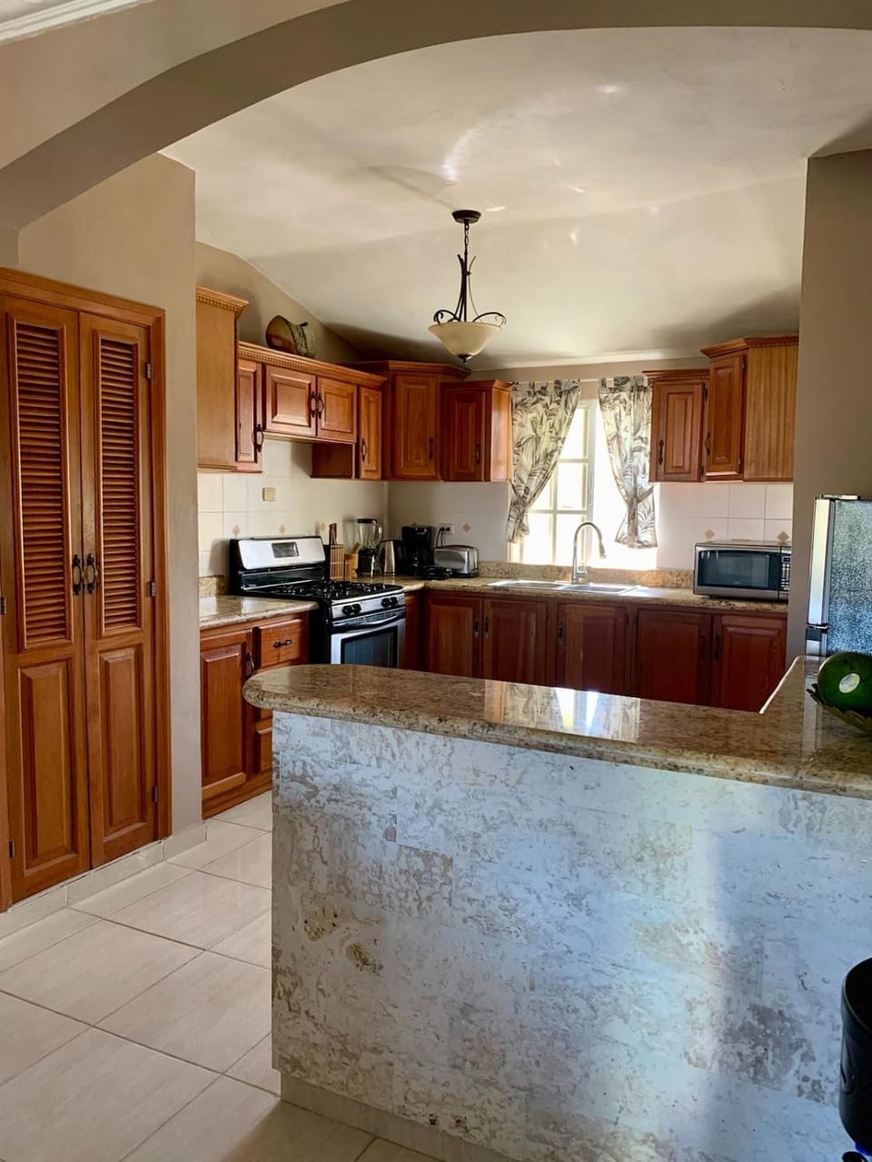Kitchen or kitchenette, oven