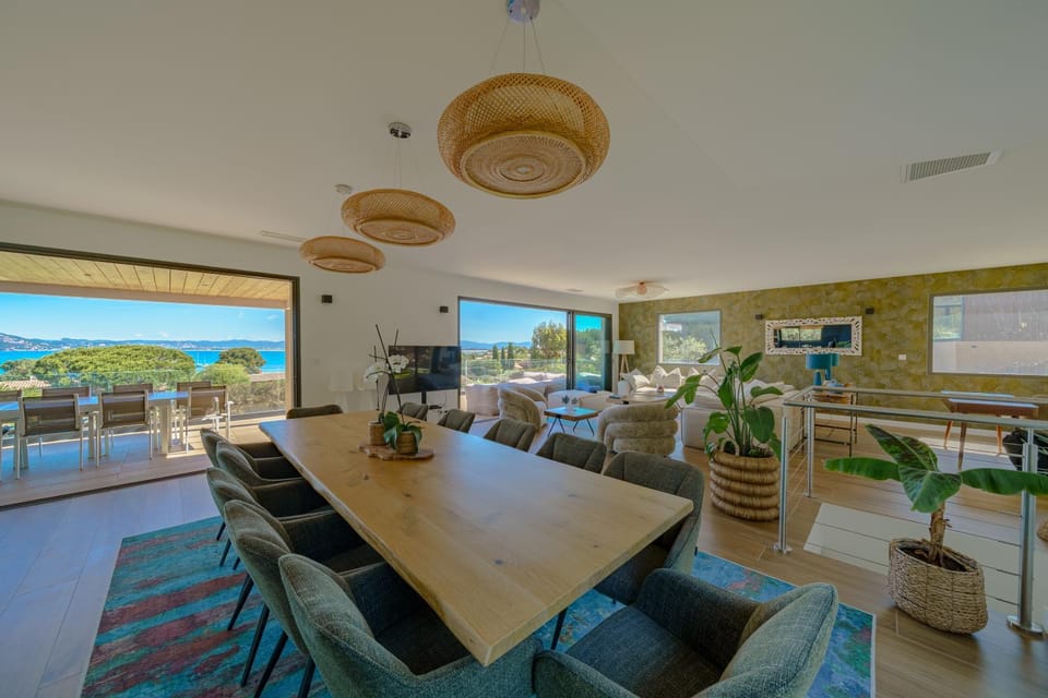 Villa de la Madrague Vue Mer à 200m de la Plage sur La Presqu' île de Giens Sea and Mountain Pleasure Villa in Hyères