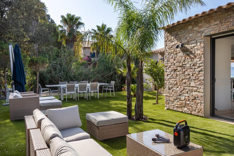 Property building, Patio, Garden, Garden, Living room, Seating area, Garden view