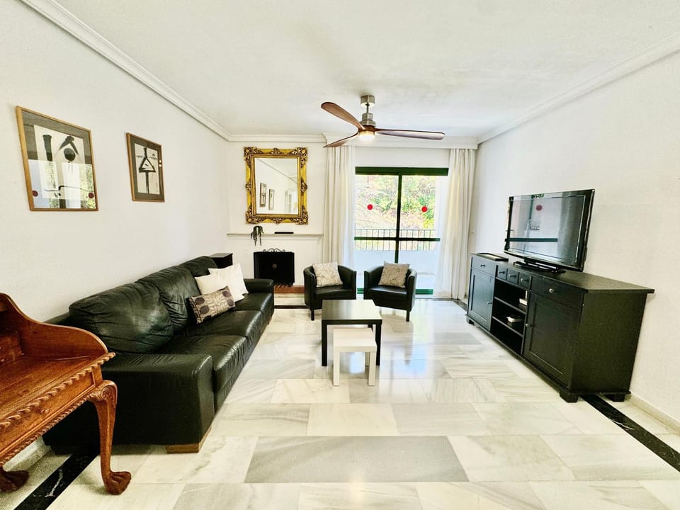 Las Terrazas de Marbella Center - Walk Everywhere EaW Homes Apartment in Marbella
