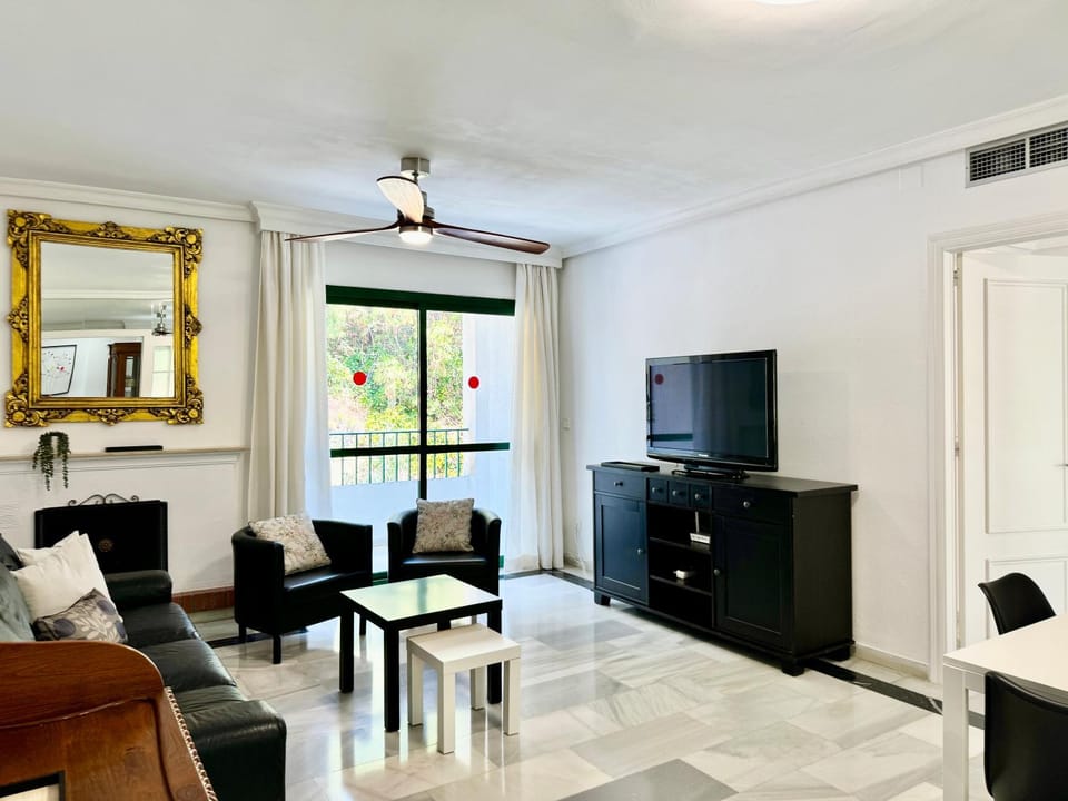 TV and multimedia, Living room, Seating area