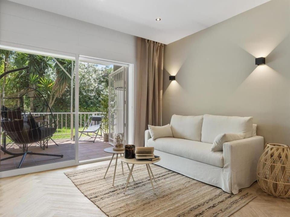 Balcony/Terrace, Living room, Garden view