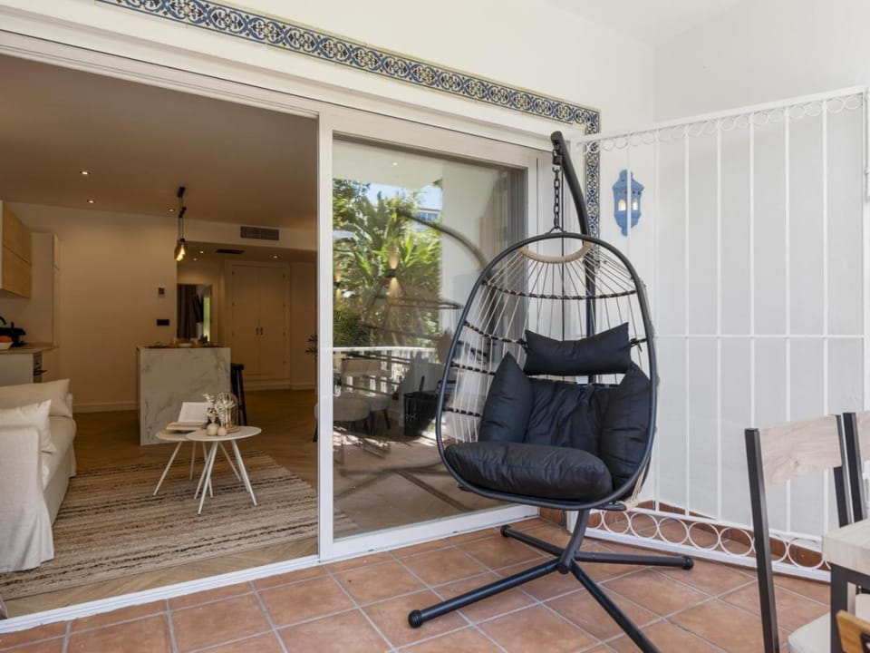 Patio, Living room