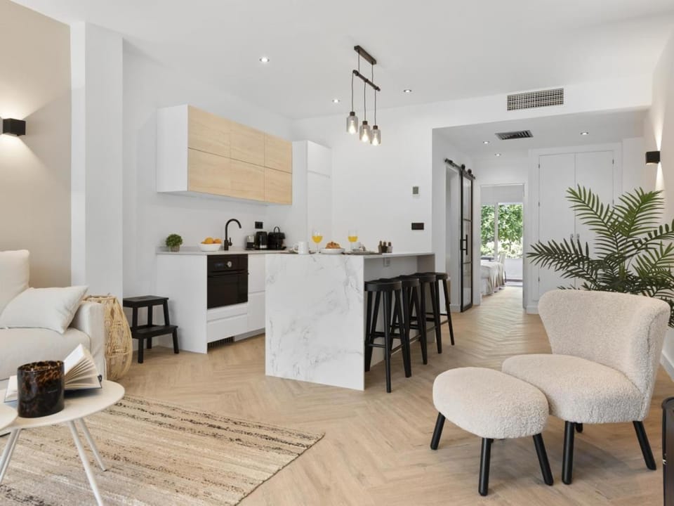 Living room, Dining area