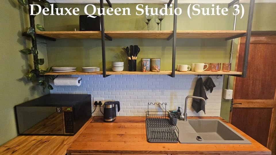 Coffee/tea facilities, Kitchen or kitchenette, microwave