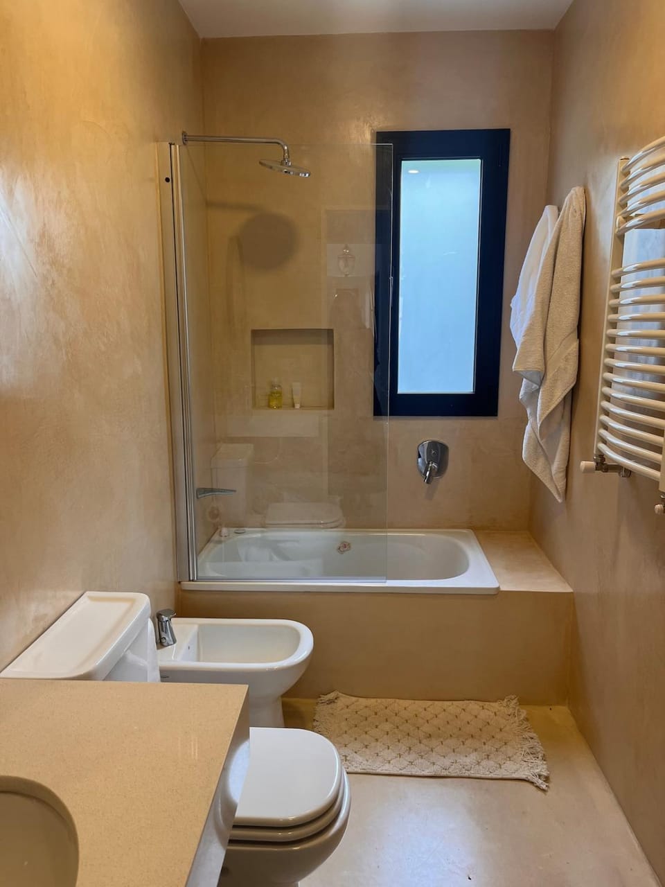 Shower, Toilet, Bathroom, Bath, bidet, towels