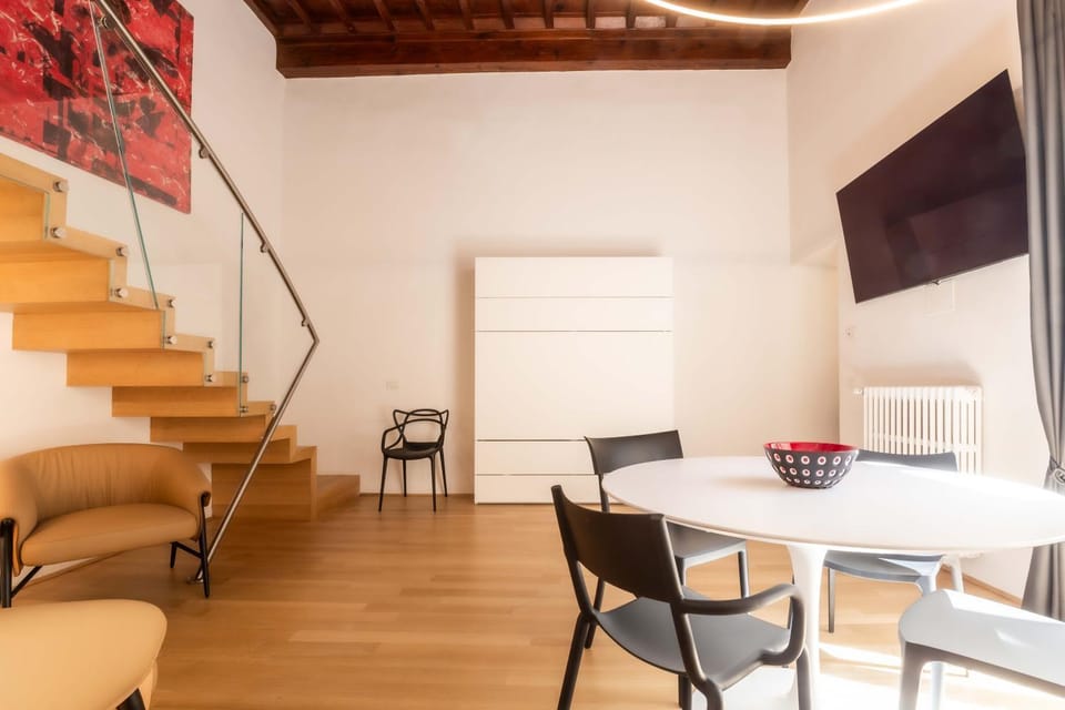 Bed, Dining area