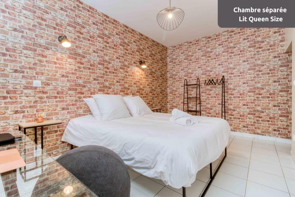 Bed, Photo of the whole room
