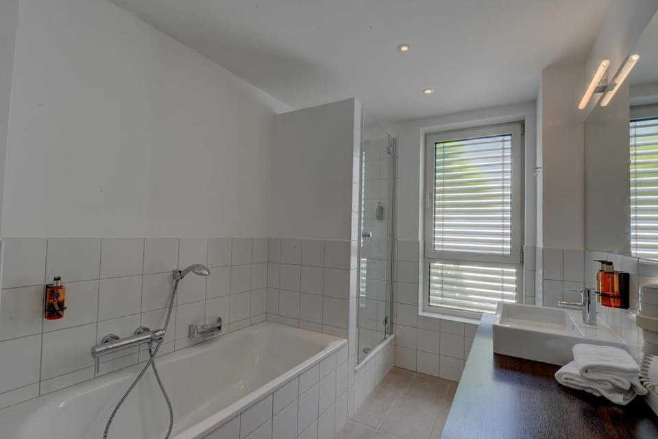 Bathroom, Bath