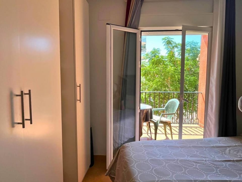Bed, View (from property/room), Balcony/Terrace, Photo of the whole room, Bedroom