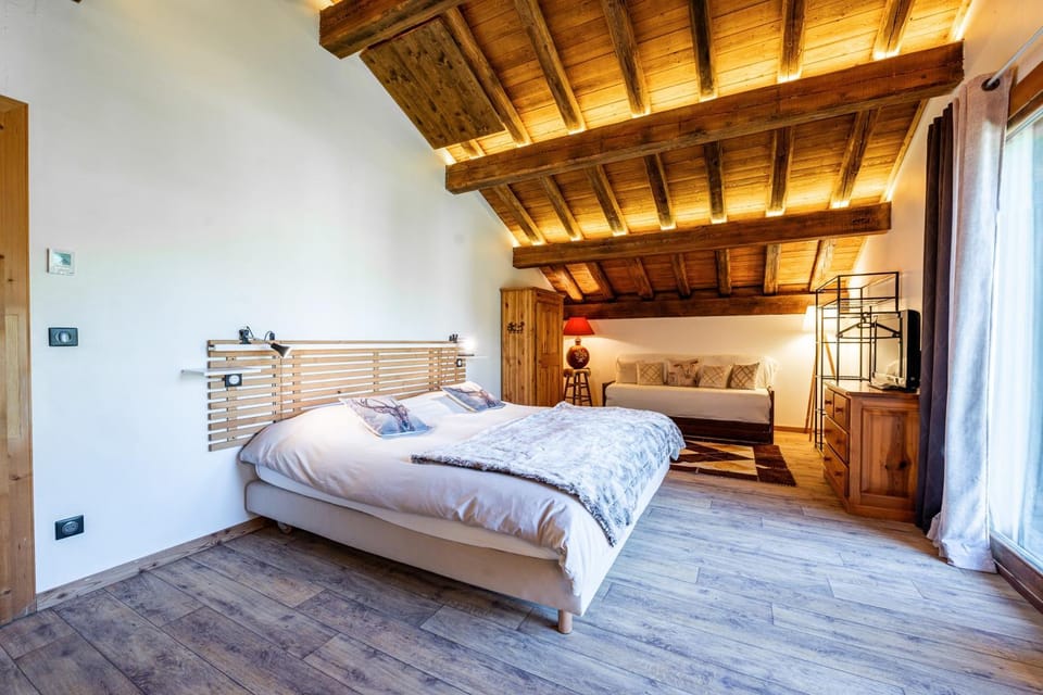 Property building, Living room, Bedroom