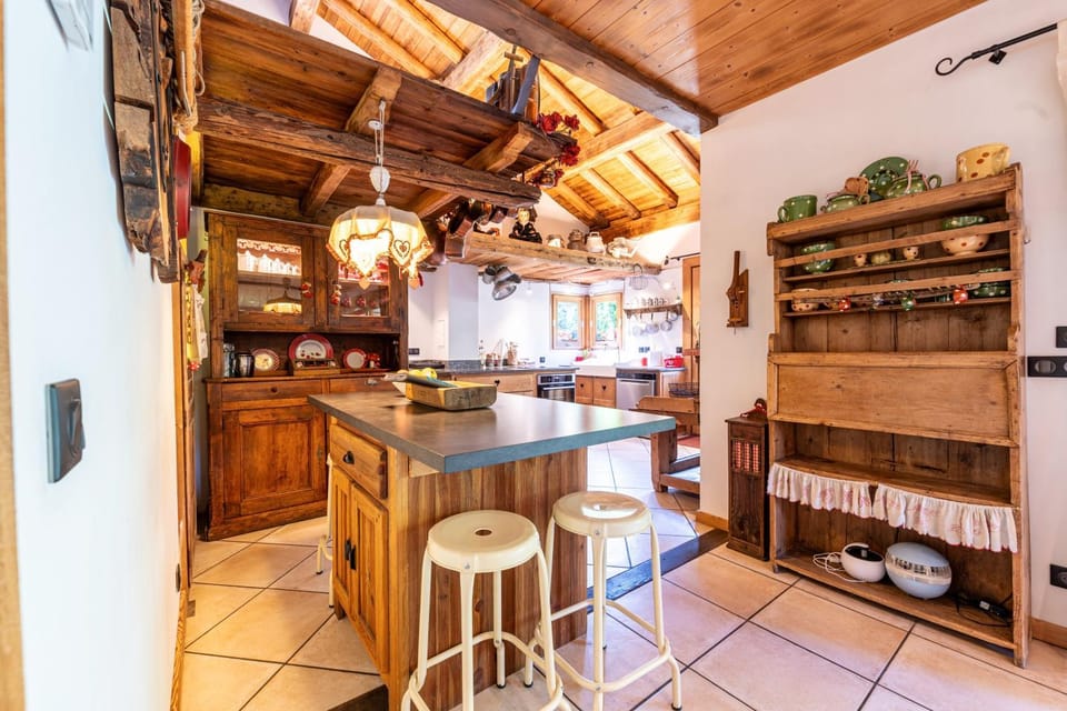 Kitchen or kitchenette, Living room