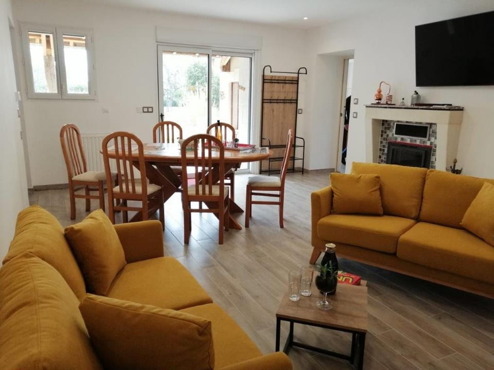 Gîte cosy avec jardin, terrasse et parking entre Châteaux de la Loire et ZooParc de Beauval - FR-1-491-350 House in Centre-Val de Loire