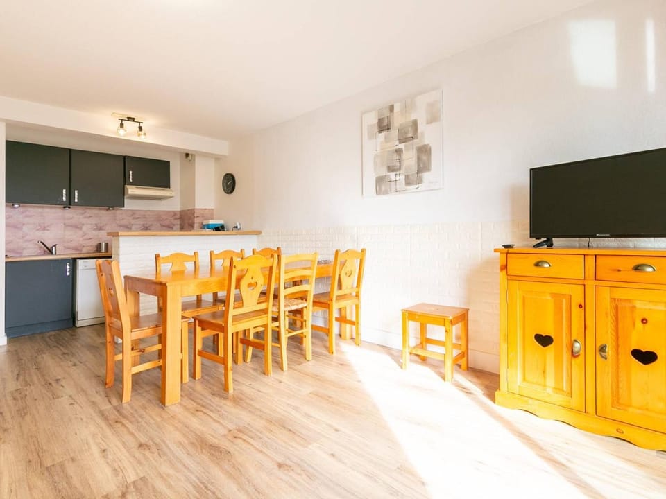 Peyragudes : Appart 8 pers, balcon, parking, wifi - FR-1-695-51 Apartment in Occitanie