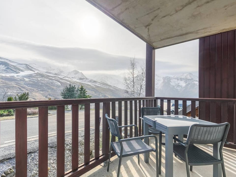 Peyragudes : Appart 8 pers, balcon, parking, wifi - FR-1-695-51 Apartment in Occitanie