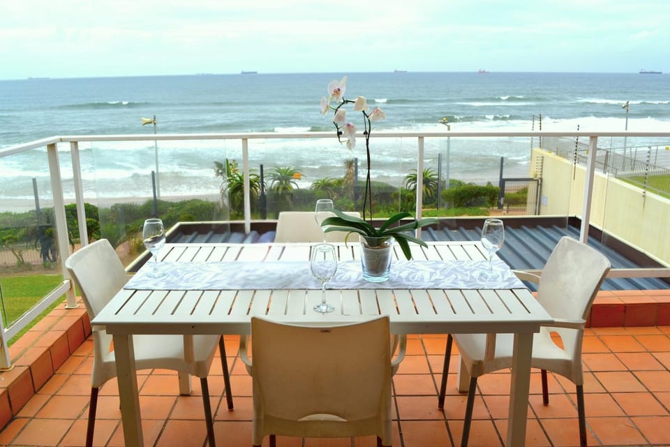 Patio, Day, Natural landscape, BBQ facilities, BBQ facilities, View (from property/room), Balcony/Terrace, Balcony/Terrace, Seating area, Dining area, Beach, Sea view, Sunrise, Sunset, Family, Family