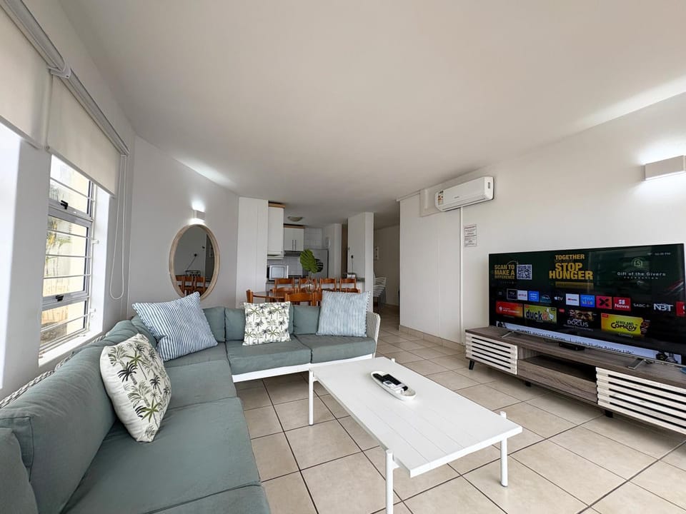 TV and multimedia, Living room, Lounge or bar, Seating area, Dining area, Area and facilities, Area and facilities, Family, Family, furniture, furniture, air conditioner