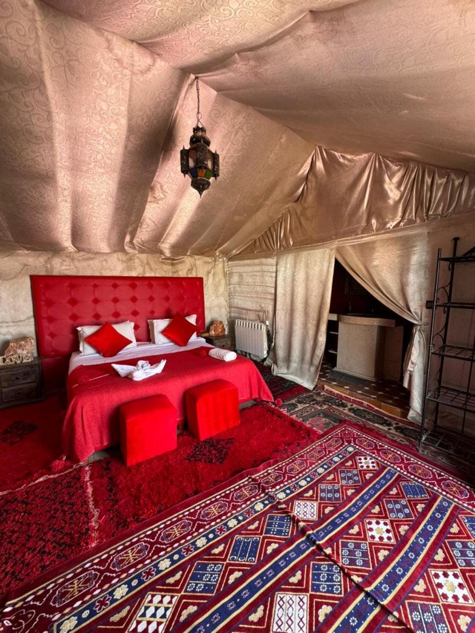 Property building, Bed, Photo of the whole room, Bedroom