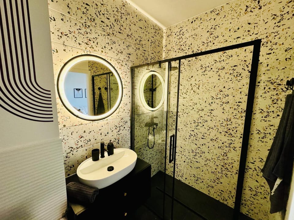 Shower, Toilet, Bathroom
